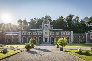 Während die Alte Saline in Bad Reichenhall täglich für Besucher geöffnet hat und zu den berühmtesten Sehenswürdigkeiten der bayerischen Alpenstadt zählt, können Interessierte die Neue Saline nur an einem Tag der offenen Tür im Jubiläumsjahr 2026 erkunden. – Foto: Bad Reichenhall Tourismus & Stadtmarketing