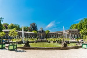 Die Eremitage ist eine ab 1715 entstandene historische Parkanlage mit Wasserspielen und Bauwerken, die zu den Sehenswürdigkeiten der Stadt gehört. Dort befinden sich auch das sogenannte Alte Schloss, das Neue Schloss sowie weitere kleinere Gebäude. - Foto: Bayreuth Marketing & Tourismus / Kratzer