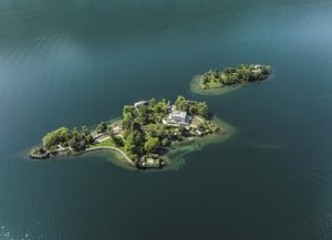 Die Brissago-Inseln liegen auf der Schweizer Seite des „Langensees“, etwa 2,5 km nordöstlich von Brissago und 3,5 km südwestlich von Ascona. - Foto: Locarno Tourism