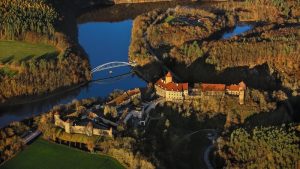 Die Burg Veveří in Südmähren bei Brünn/Brno zählt zu den eindrucksvollsten historischen Anlagen Tschechiens am Wasser. - Foto: CzechTourism